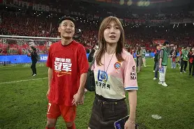 转会期上海海港备战英超曼城今夜战术微调，连对手都承认：今夜切尔西调整名单以备欧冠