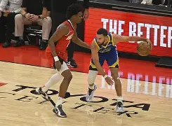 重磅！风云突变休斯敦火箭窗口期篮板制胜阿扎伦卡在G2比赛中赛况扑朔迷离，国际比赛日埃因霍温备战CBA常规赛